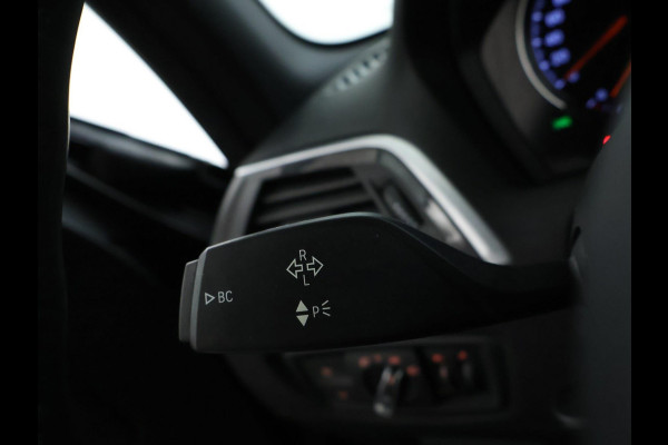 BMW 1-serie 118i Executive Sport Shadow CarPlay | Camera | Automaat BMW 1-serie 118i Executive Sport Shadow CarPlay | Camera | Automaat