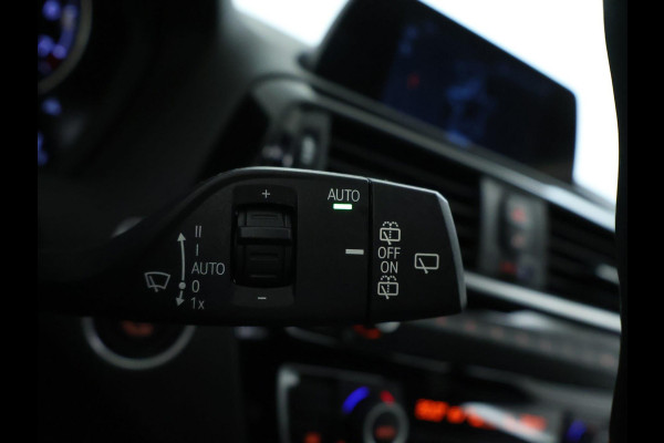 BMW 1-serie 118i Executive Sport Shadow CarPlay | Camera | Automaat BMW 1-serie 118i Executive Sport Shadow CarPlay | Camera | Automaat