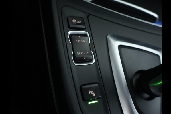 BMW 1-serie 118i Executive Sport Shadow CarPlay | Camera | Automaat BMW 1-serie 118i Executive Sport Shadow CarPlay | Camera | Automaat