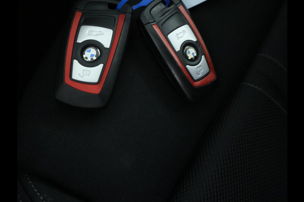 BMW 1-serie 118i Executive Sport Shadow CarPlay | Camera | Automaat BMW 1-serie 118i Executive Sport Shadow CarPlay | Camera | Automaat
