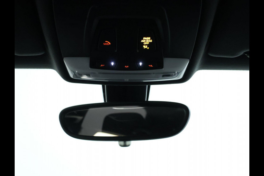 BMW 1-serie 118i Executive Sport Shadow CarPlay | Camera | Automaat BMW 1-serie 118i Executive Sport Shadow CarPlay | Camera | Automaat