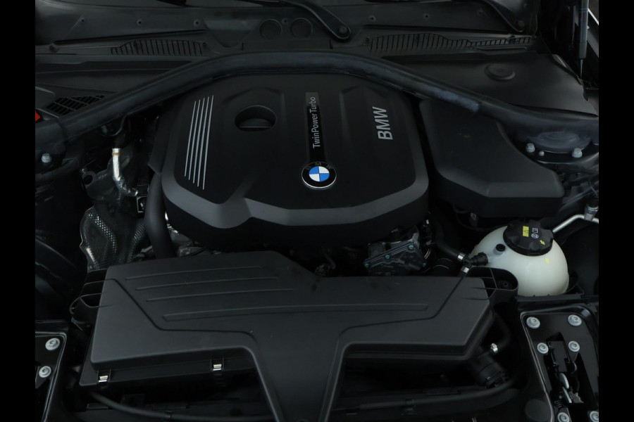 BMW 1-serie 118i Executive Sport Shadow CarPlay | Camera | Automaat BMW 1-serie 118i Executive Sport Shadow CarPlay | Camera | Automaat