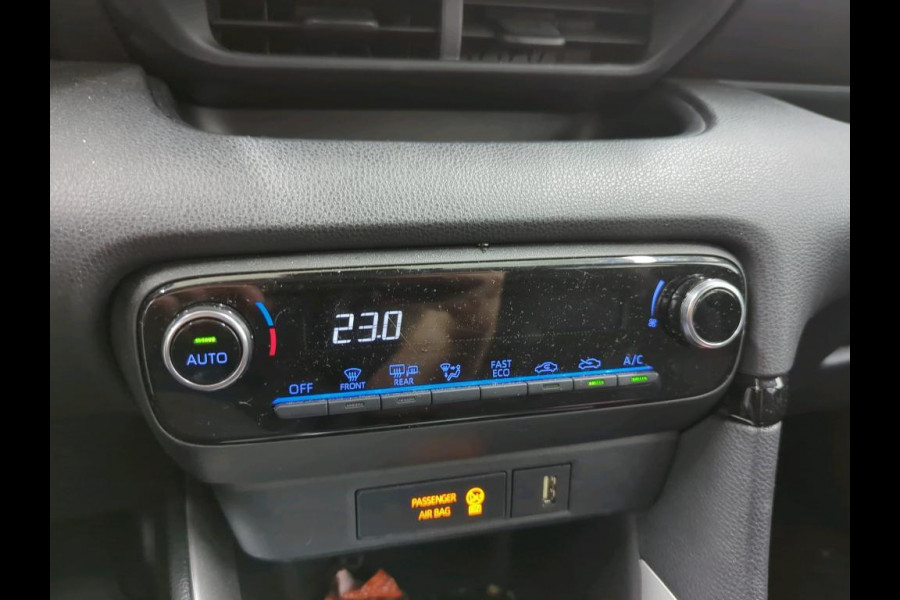 Toyota Yaris 1.5 Hybrid Active Auto. Navigatie Apple Carplay/Android Auto Camera Adaptive Cruise Control Climate Control