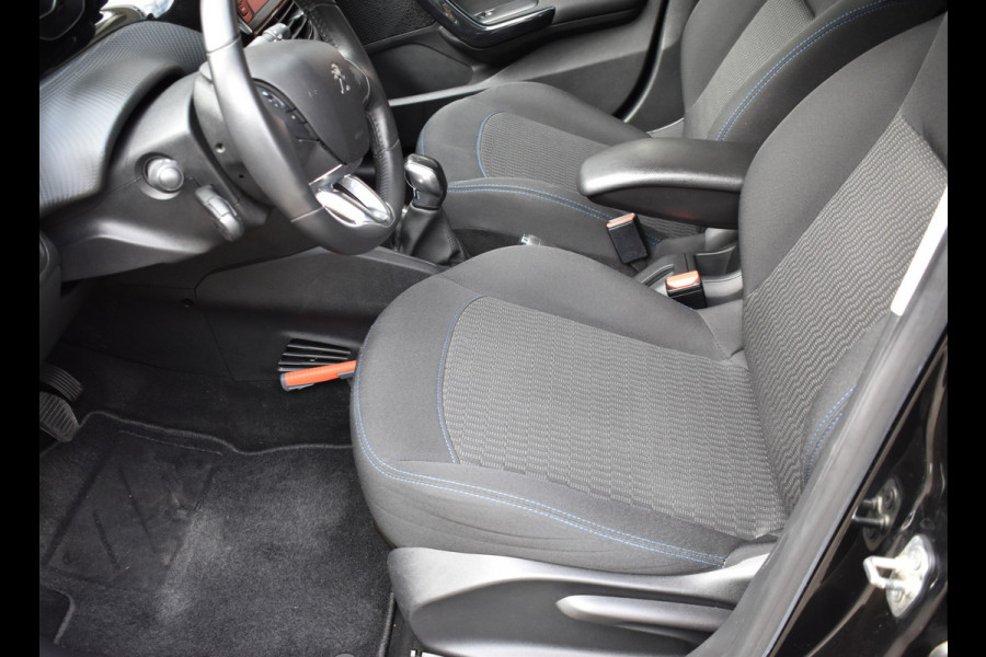 Peugeot 208 1.2 PureTech Signature / Carplay / Navi / Trekhaak / Airco / 17" LM / PDC