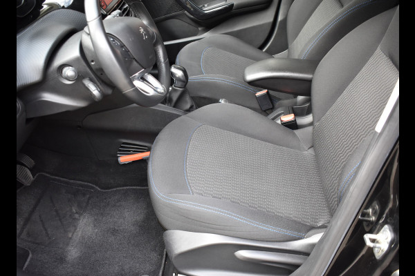 Peugeot 208 1.2 PureTech Signature / Carplay / Navi / Trekhaak / Airco / 17" LM / PDC