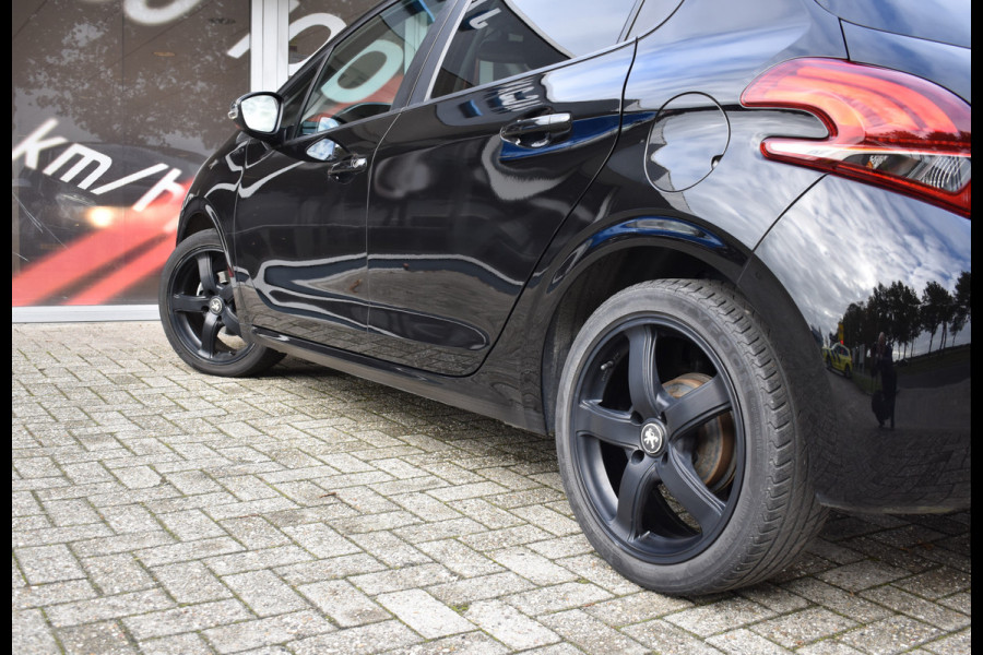 Peugeot 208 1.2 PureTech Signature / Carplay / Navi / Trekhaak / Airco / 17" LM / PDC