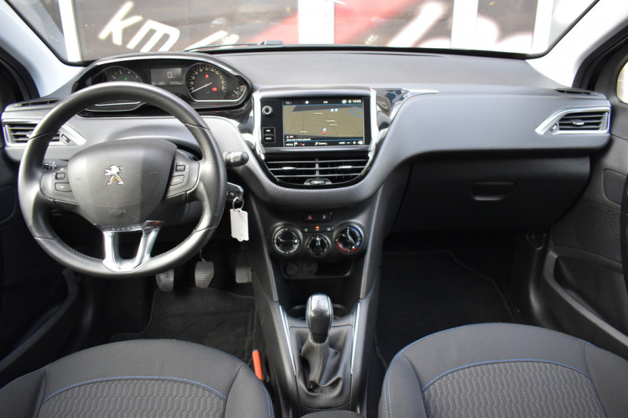 Peugeot 208 1.2 PureTech Signature / Carplay / Navi / Trekhaak / Airco / 17" LM / PDC