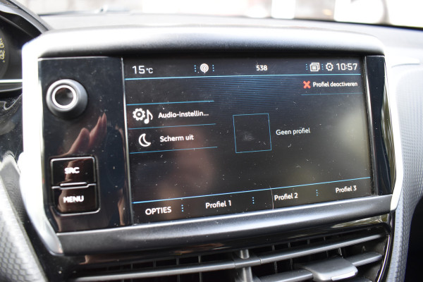 Peugeot 208 1.2 PureTech Signature / Carplay / Navi / Trekhaak / Airco / 17" LM / PDC