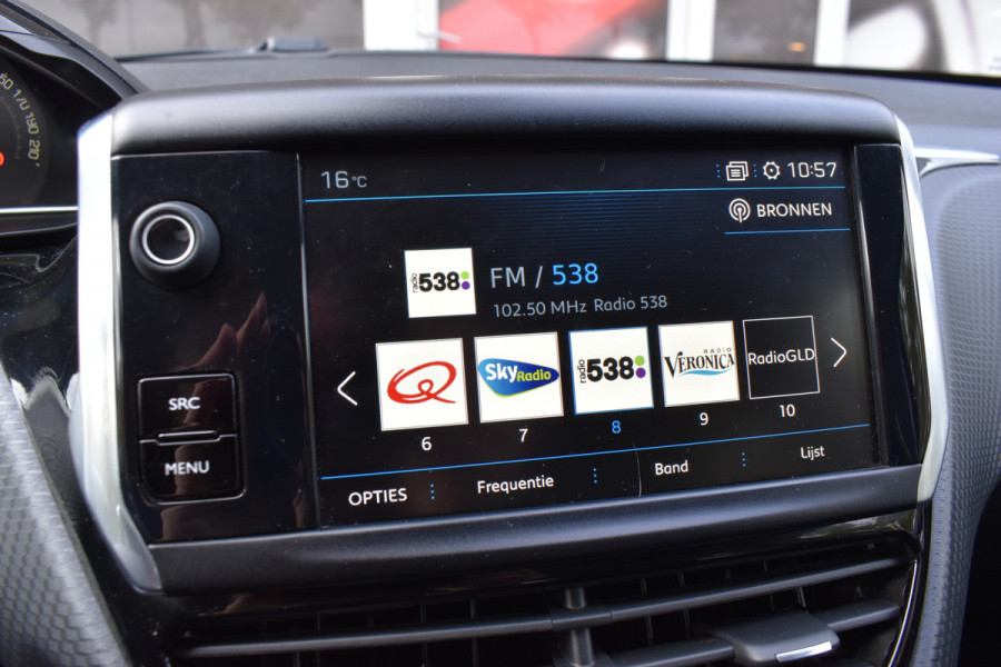 Peugeot 208 1.2 PureTech Signature / Carplay / Navi / Trekhaak / Airco / 17" LM / PDC