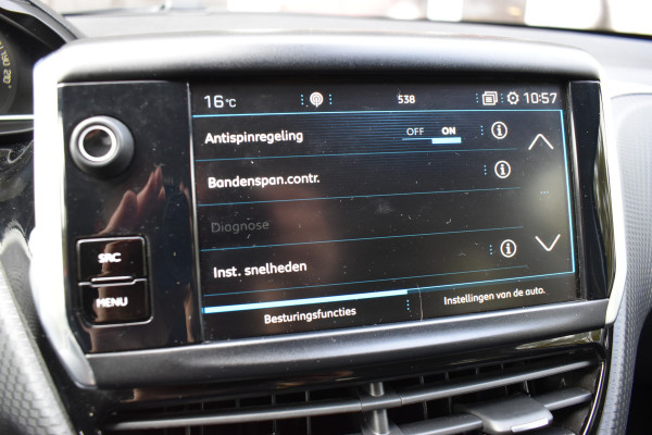Peugeot 208 1.2 PureTech Signature / Carplay / Navi / Trekhaak / Airco / 17" LM / PDC