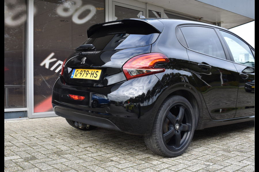 Peugeot 208 1.2 PureTech Signature / Carplay / Navi / Trekhaak / Airco / 17" LM / PDC