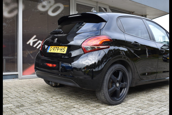 Peugeot 208 1.2 PureTech Signature / Carplay / Navi / Trekhaak / Airco / 17" LM / PDC