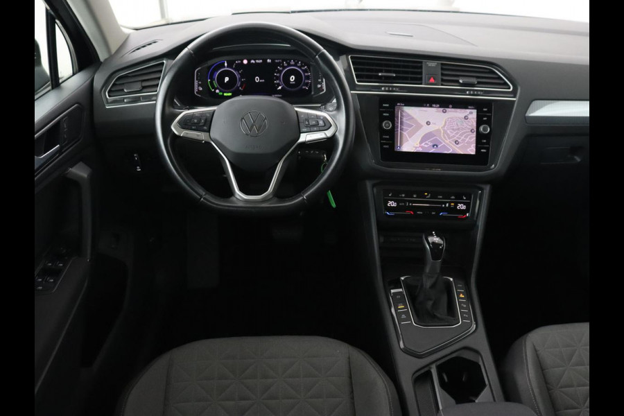 Volkswagen Tiguan 1.4 TSI eHybrid R-Line Business | Panoramadak | Trekhaak | Stoelverwarming | head-up display | Carplay | Cruise Control Adaptief | LMV 17 | Volkswagen Tiguan 1.4 TSI eHybrid R-Line Business | Panoramadak | Trekhaak | Stoelverwarming | head-up display | Carplay | Cruise Control Adaptief | LMV 17 |