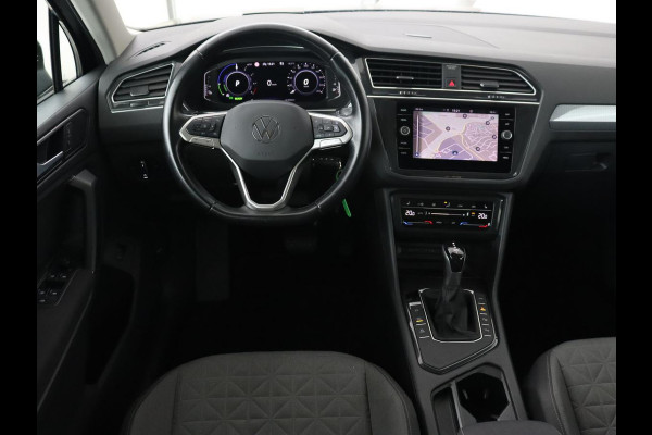 Volkswagen Tiguan 1.4 TSI eHybrid R-Line Business | Panoramadak | Trekhaak | Stoelverwarming | head-up display | Carplay | Cruise Control Adaptief | LMV 17 | Volkswagen Tiguan 1.4 TSI eHybrid R-Line Business | Panoramadak | Trekhaak | Stoelverwarming | head-up display | Carplay | Cruise Control Adaptief | LMV 17 |