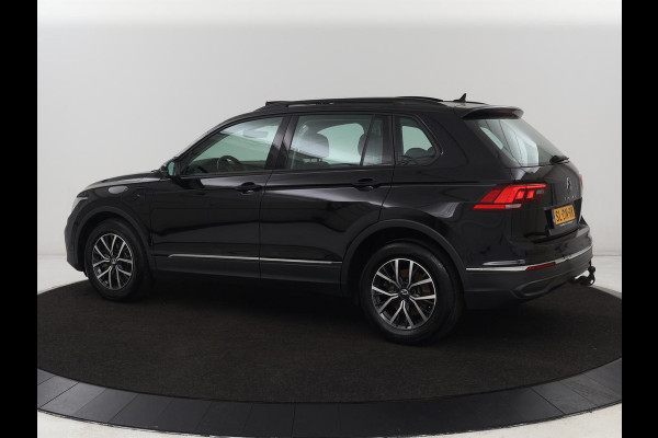 Volkswagen Tiguan 1.4 TSI eHybrid R-Line Business | Panoramadak | Trekhaak | Stoelverwarming | head-up display | Carplay | Cruise Control Adaptief | LMV 17 | Volkswagen Tiguan 1.4 TSI eHybrid R-Line Business | Panoramadak | Trekhaak | Stoelverwarming | head-up display | Carplay | Cruise Control Adaptief | LMV 17 |