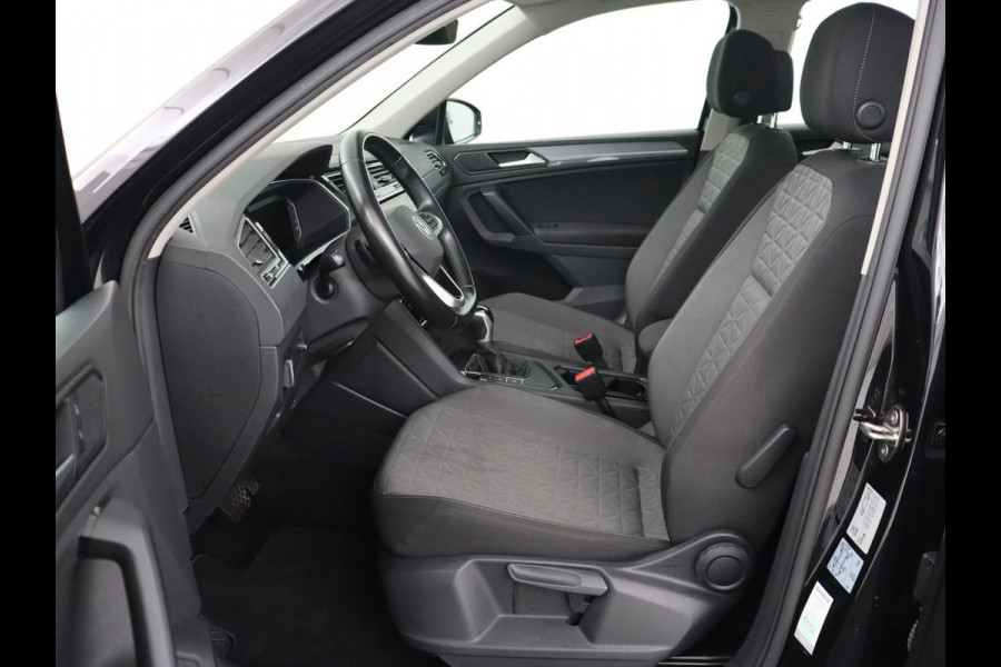 Volkswagen Tiguan 1.4 TSI eHybrid R-Line Business | Panoramadak | Trekhaak | Stoelverwarming | head-up display | Carplay | Cruise Control Adaptief | LMV 17 | Volkswagen Tiguan 1.4 TSI eHybrid R-Line Business | Panoramadak | Trekhaak | Stoelverwarming | head-up display | Carplay | Cruise Control Adaptief | LMV 17 |
