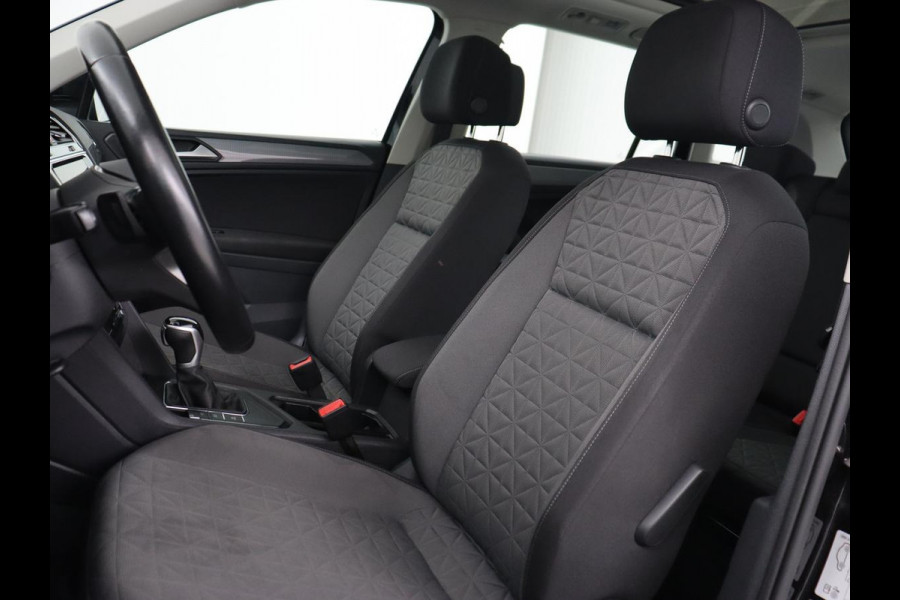 Volkswagen Tiguan 1.4 TSI eHybrid R-Line Business | Panoramadak | Trekhaak | Stoelverwarming | head-up display | Carplay | Cruise Control Adaptief | LMV 17 | Volkswagen Tiguan 1.4 TSI eHybrid R-Line Business | Panoramadak | Trekhaak | Stoelverwarming | head-up display | Carplay | Cruise Control Adaptief | LMV 17 |