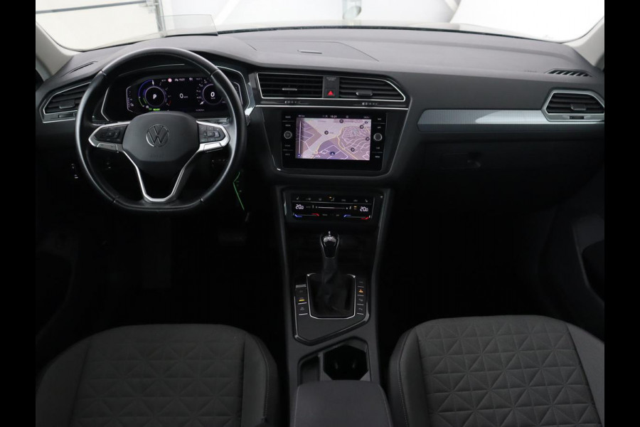 Volkswagen Tiguan 1.4 TSI eHybrid R-Line Business | Panoramadak | Trekhaak | Stoelverwarming | head-up display | Carplay | Cruise Control Adaptief | LMV 17 | Volkswagen Tiguan 1.4 TSI eHybrid R-Line Business | Panoramadak | Trekhaak | Stoelverwarming | head-up display | Carplay | Cruise Control Adaptief | LMV 17 |