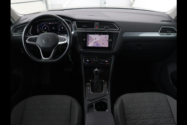 Volkswagen Tiguan 1.4 TSI eHybrid R-Line Business | Panoramadak | Trekhaak | Stoelverwarming | head-up display | Carplay | Cruise Control Adaptief | LMV 17 | Volkswagen Tiguan 1.4 TSI eHybrid R-Line Business | Panoramadak | Trekhaak | Stoelverwarming | head-up display | Carplay | Cruise Control Adaptief | LMV 17 |
