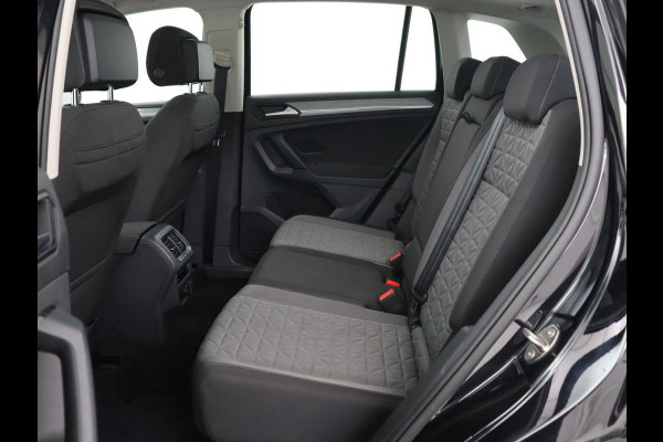 Volkswagen Tiguan 1.4 TSI eHybrid R-Line Business | Panoramadak | Trekhaak | Stoelverwarming | head-up display | Carplay | Cruise Control Adaptief | LMV 17 | Volkswagen Tiguan 1.4 TSI eHybrid R-Line Business | Panoramadak | Trekhaak | Stoelverwarming | head-up display | Carplay | Cruise Control Adaptief | LMV 17 |