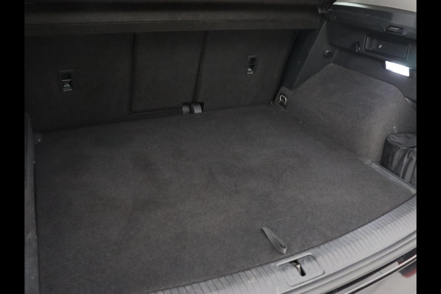 Volkswagen Tiguan 1.4 TSI eHybrid R-Line Business | Panoramadak | Trekhaak | Stoelverwarming | head-up display | Carplay | Cruise Control Adaptief | LMV 17 | Volkswagen Tiguan 1.4 TSI eHybrid R-Line Business | Panoramadak | Trekhaak | Stoelverwarming | head-up display | Carplay | Cruise Control Adaptief | LMV 17 |