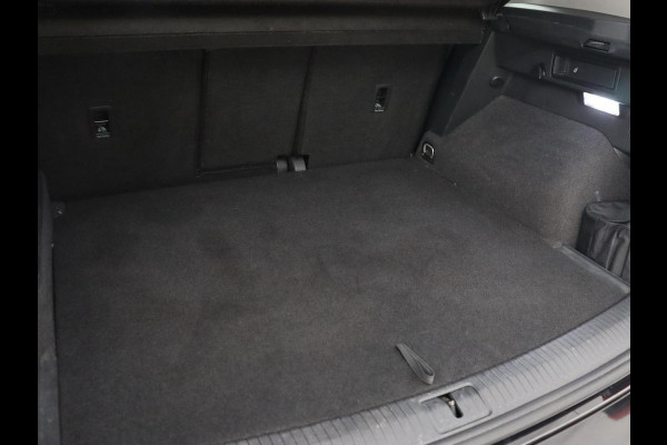 Volkswagen Tiguan 1.4 TSI eHybrid R-Line Business | Panoramadak | Trekhaak | Stoelverwarming | head-up display | Carplay | Cruise Control Adaptief | LMV 17 | Volkswagen Tiguan 1.4 TSI eHybrid R-Line Business | Panoramadak | Trekhaak | Stoelverwarming | head-up display | Carplay | Cruise Control Adaptief | LMV 17 |