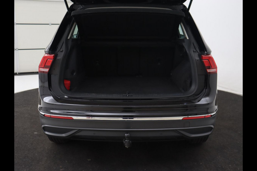 Volkswagen Tiguan 1.4 TSI eHybrid R-Line Business | Panoramadak | Trekhaak | Stoelverwarming | head-up display | Carplay | Cruise Control Adaptief | LMV 17 | Volkswagen Tiguan 1.4 TSI eHybrid R-Line Business | Panoramadak | Trekhaak | Stoelverwarming | head-up display | Carplay | Cruise Control Adaptief | LMV 17 |