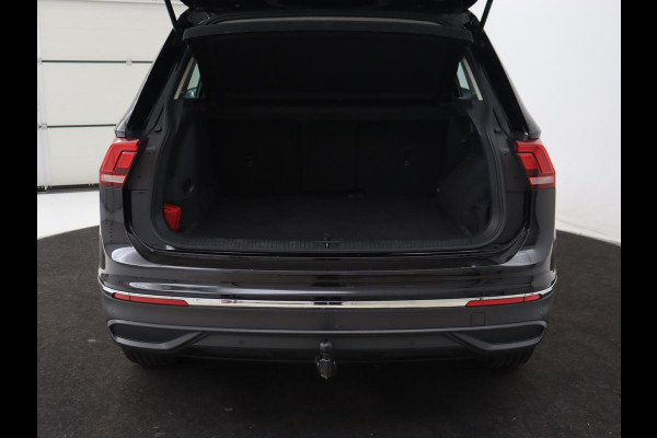 Volkswagen Tiguan 1.4 TSI eHybrid R-Line Business | Panoramadak | Trekhaak | Stoelverwarming | head-up display | Carplay | Cruise Control Adaptief | LMV 17 | Volkswagen Tiguan 1.4 TSI eHybrid R-Line Business | Panoramadak | Trekhaak | Stoelverwarming | head-up display | Carplay | Cruise Control Adaptief | LMV 17 |