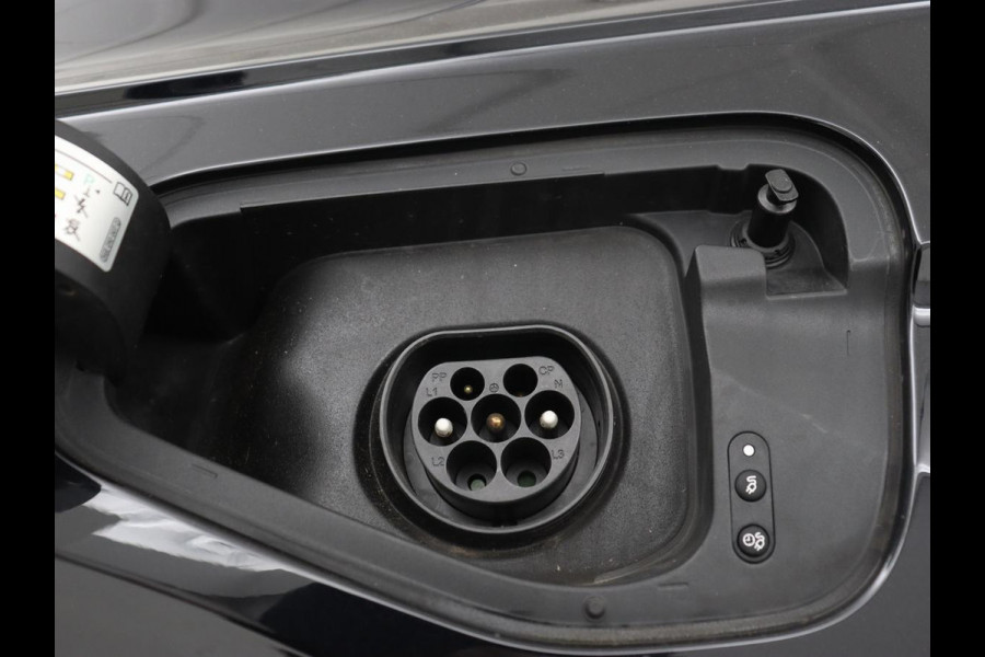 Volkswagen Tiguan 1.4 TSI eHybrid R-Line Business | Panoramadak | Trekhaak | Stoelverwarming | head-up display | Carplay | Cruise Control Adaptief | LMV 17 | Volkswagen Tiguan 1.4 TSI eHybrid R-Line Business | Panoramadak | Trekhaak | Stoelverwarming | head-up display | Carplay | Cruise Control Adaptief | LMV 17 |