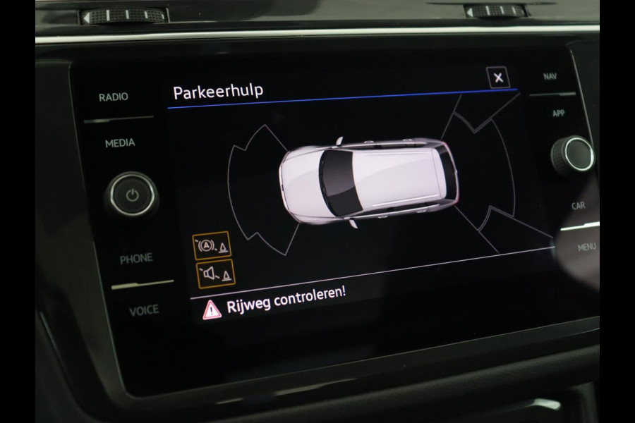 Volkswagen Tiguan 1.4 TSI eHybrid R-Line Business | Panoramadak | Trekhaak | Stoelverwarming | head-up display | Carplay | Cruise Control Adaptief | LMV 17 | Volkswagen Tiguan 1.4 TSI eHybrid R-Line Business | Panoramadak | Trekhaak | Stoelverwarming | head-up display | Carplay | Cruise Control Adaptief | LMV 17 |