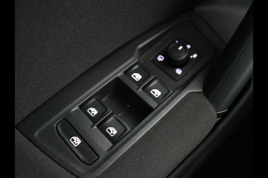 Volkswagen Tiguan 1.4 TSI eHybrid R-Line Business | Panoramadak | Trekhaak | Stoelverwarming | head-up display | Carplay | Cruise Control Adaptief | LMV 17 | Volkswagen Tiguan 1.4 TSI eHybrid R-Line Business | Panoramadak | Trekhaak | Stoelverwarming | head-up display | Carplay | Cruise Control Adaptief | LMV 17 |