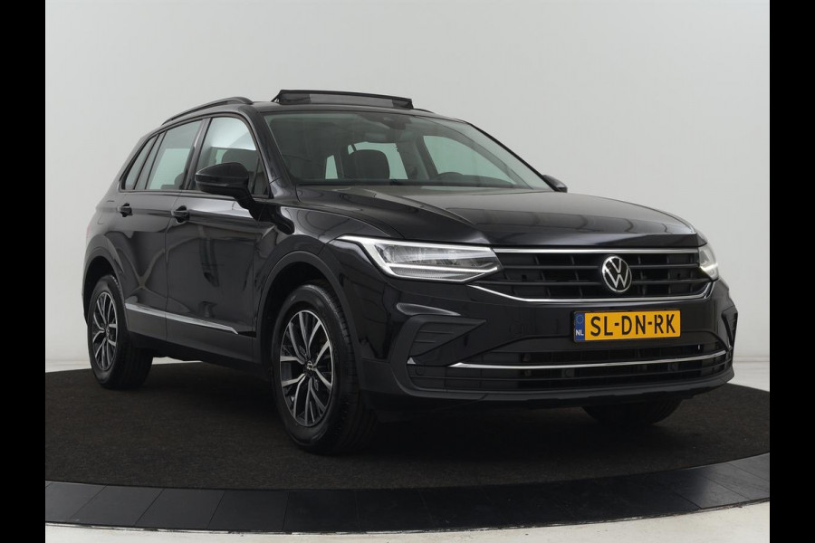 Volkswagen Tiguan 1.4 TSI eHybrid R-Line Business | Panoramadak | Trekhaak | Stoelverwarming | head-up display | Carplay | Cruise Control Adaptief | LMV 17 | Volkswagen Tiguan 1.4 TSI eHybrid R-Line Business | Panoramadak | Trekhaak | Stoelverwarming | head-up display | Carplay | Cruise Control Adaptief | LMV 17 |