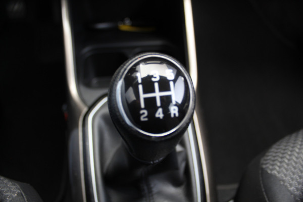 Suzuki Ignis 1.2-90pk Select. Mooie en luxe hoogzitter. Trekhaak, Keyless Entry, Lane Assist, Camera, Airco,