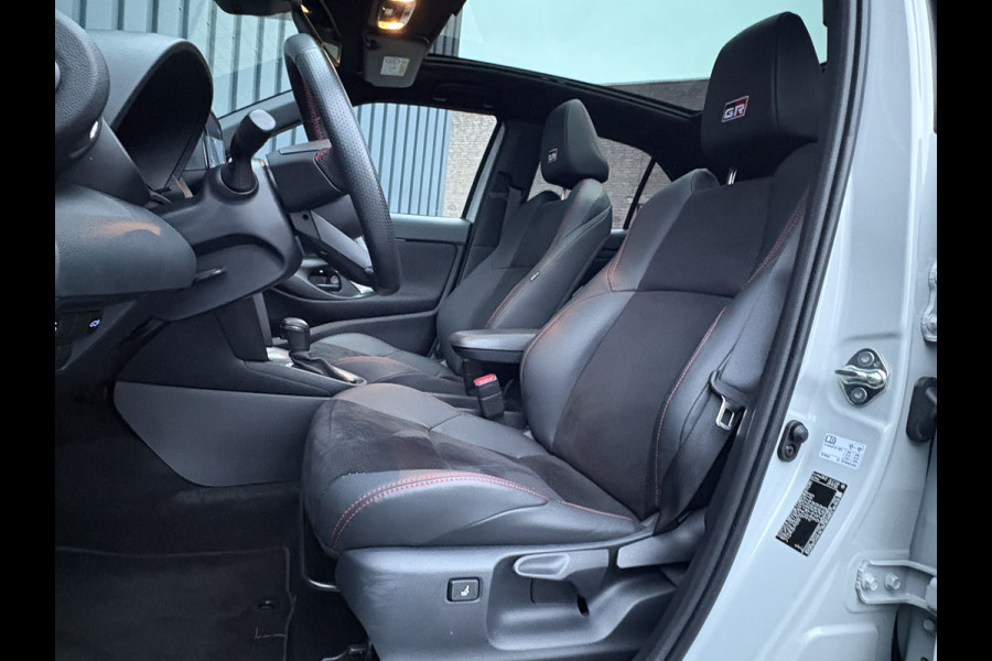 Toyota Yaris Cross 1.5 Hybrid GR Sport | Panodak | Elk. A-klep | JBL | Blind Spot | Head Up | Prijs Rijklaar!! Toyota Yaris Cross 1.5 Hybrid GR Sport | Panodak | Elk. A-klep | JBL | Blind Spot | Head Up | Prijs Rijklaar!!