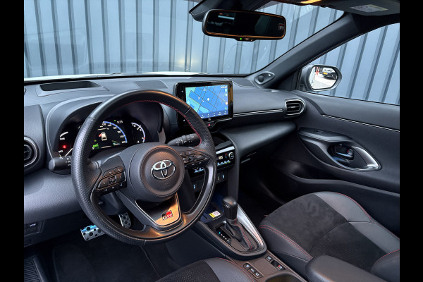 Toyota Yaris Cross 1.5 Hybrid GR Sport | Panodak | Elk. A-klep | JBL | Blind Spot | Head Up | Prijs Rijklaar!! Toyota Yaris Cross 1.5 Hybrid GR Sport | Panodak | Elk. A-klep | JBL | Blind Spot | Head Up | Prijs Rijklaar!!