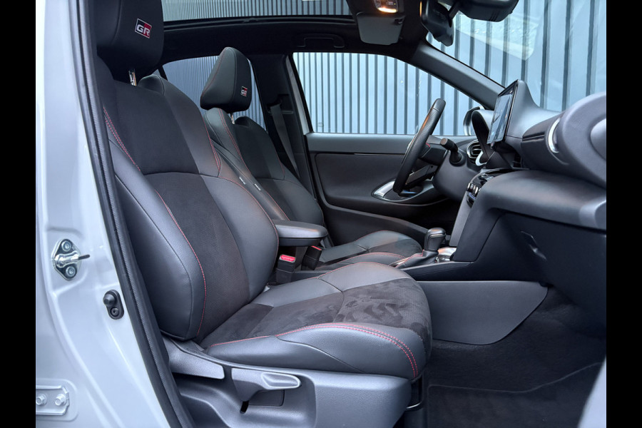 Toyota Yaris Cross 1.5 Hybrid GR Sport | Panodak | Elk. A-klep | JBL | Blind Spot | Head Up | Prijs Rijklaar!! Toyota Yaris Cross 1.5 Hybrid GR Sport | Panodak | Elk. A-klep | JBL | Blind Spot | Head Up | Prijs Rijklaar!!