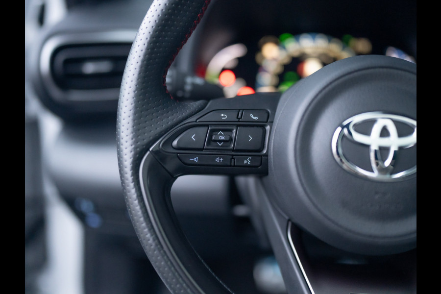 Toyota Yaris Cross 1.5 Hybrid GR Sport | Panodak | Elk. A-klep | JBL | Blind Spot | Head Up | Prijs Rijklaar!! Toyota Yaris Cross 1.5 Hybrid GR Sport | Panodak | Elk. A-klep | JBL | Blind Spot | Head Up | Prijs Rijklaar!!