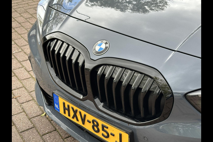 BMW 1-serie 120d High Executive M Pakket Panoramadak LED Ambient 17”LM BMW 1-serie 120d High Executive M Pakket Panoramadak LED Ambient 17”LM