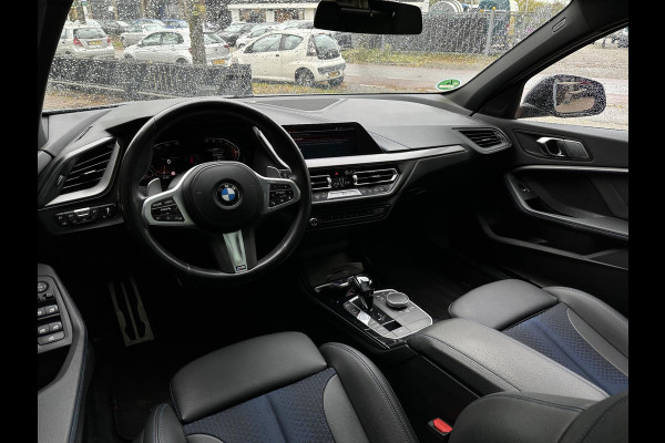 BMW 1-serie 120d High Executive M Pakket Panoramadak LED Ambient 17”LM BMW 1-serie 120d High Executive M Pakket Panoramadak LED Ambient 17”LM