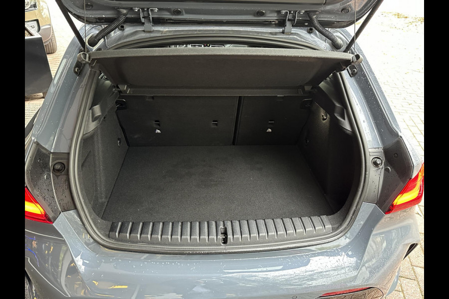 BMW 1-serie 120d High Executive M Pakket Panoramadak LED Ambient 17”LM BMW 1-serie 120d High Executive M Pakket Panoramadak LED Ambient 17”LM