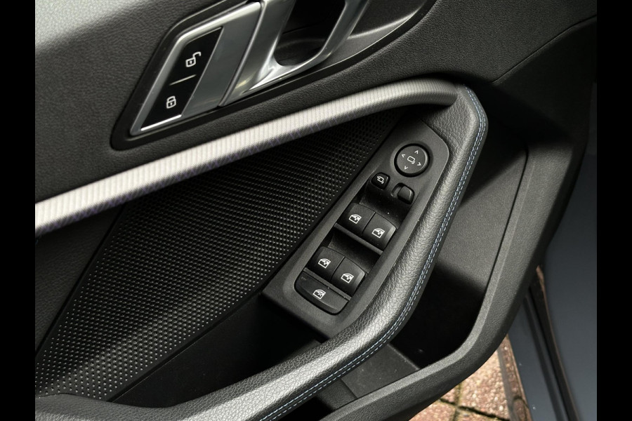 BMW 1-serie 120d High Executive M Pakket Panoramadak LED Ambient 17”LM BMW 1-serie 120d High Executive M Pakket Panoramadak LED Ambient 17”LM