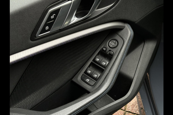 BMW 1-serie 120d High Executive M Pakket Panoramadak LED Ambient 17”LM BMW 1-serie 120d High Executive M Pakket Panoramadak LED Ambient 17”LM