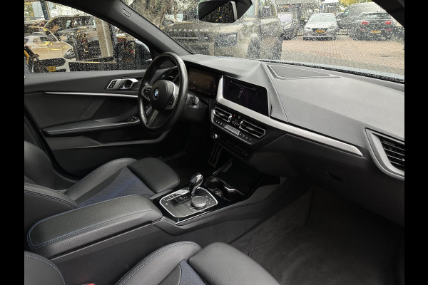 BMW 1-serie 120d High Executive M Pakket Panoramadak LED Ambient 17”LM BMW 1-serie 120d High Executive M Pakket Panoramadak LED Ambient 17”LM