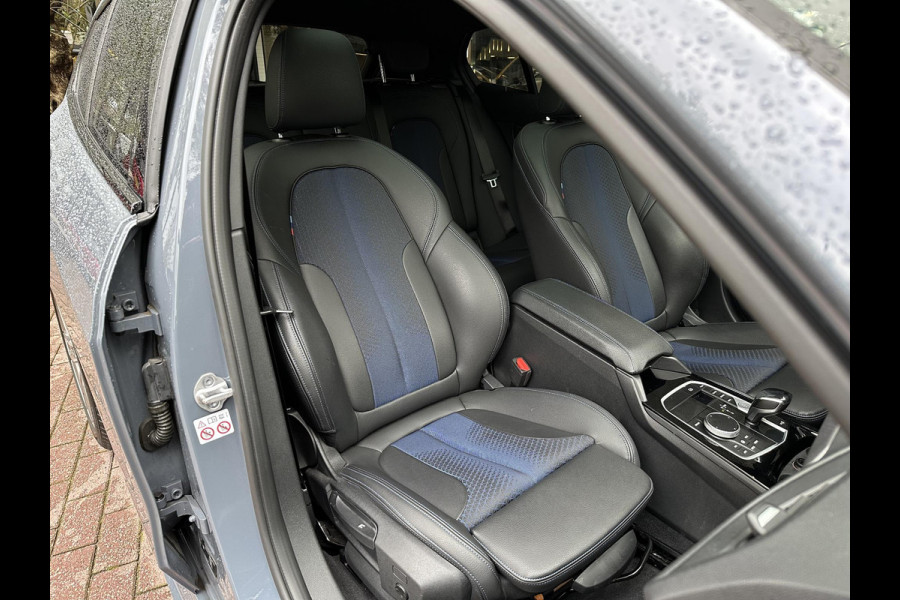 BMW 1-serie 120d High Executive M Pakket Panoramadak LED Ambient 17”LM BMW 1-serie 120d High Executive M Pakket Panoramadak LED Ambient 17”LM