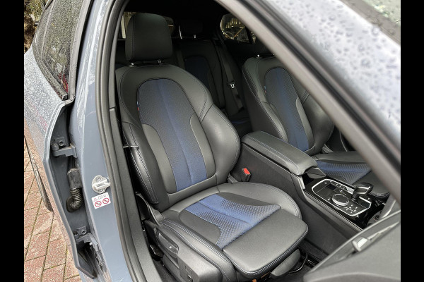 BMW 1-serie 120d High Executive M Pakket Panoramadak LED Ambient 17”LM BMW 1-serie 120d High Executive M Pakket Panoramadak LED Ambient 17”LM