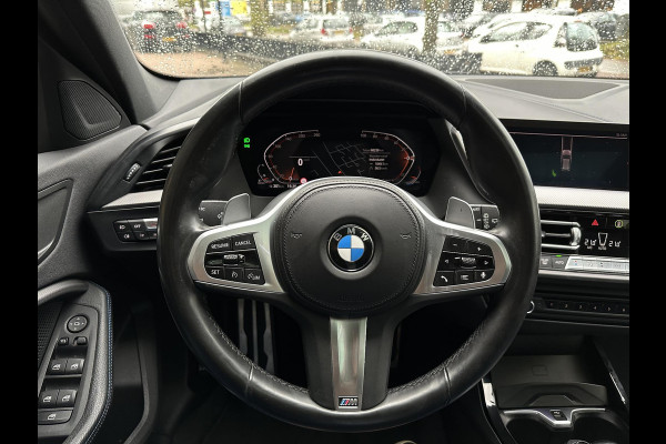 BMW 1-serie 120d High Executive M Pakket Panoramadak LED Ambient 17”LM BMW 1-serie 120d High Executive M Pakket Panoramadak LED Ambient 17”LM
