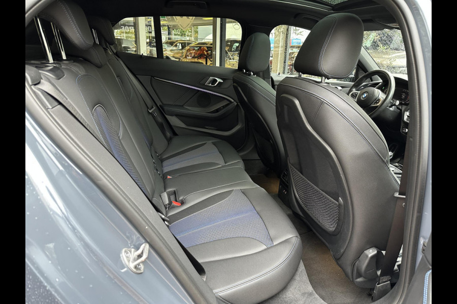 BMW 1-serie 120d High Executive M Pakket Panoramadak LED Ambient 17”LM BMW 1-serie 120d High Executive M Pakket Panoramadak LED Ambient 17”LM