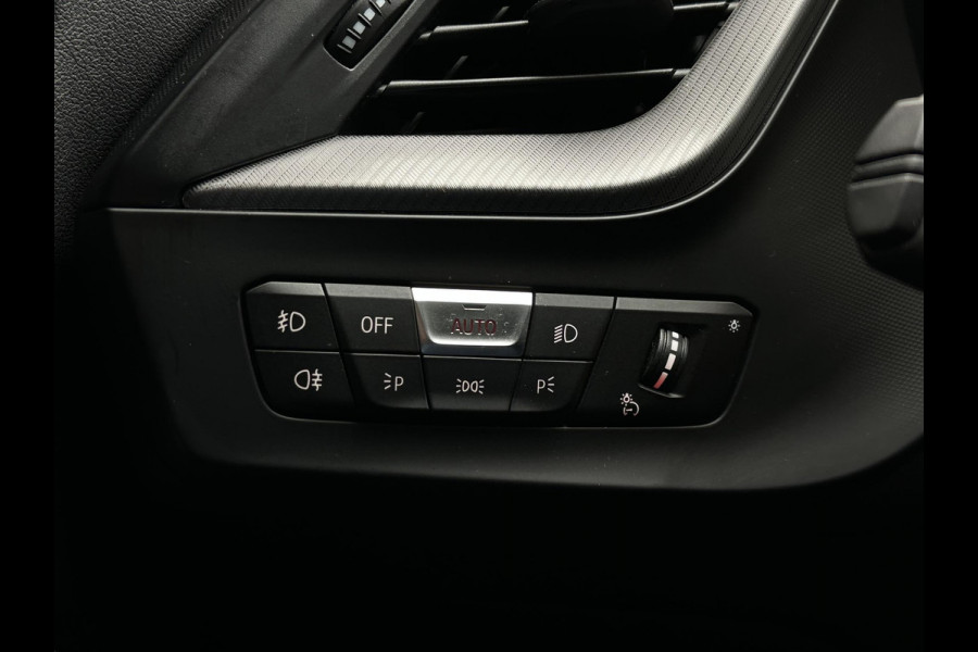 BMW 1-serie 120d High Executive M Pakket Panoramadak LED Ambient 17”LM BMW 1-serie 120d High Executive M Pakket Panoramadak LED Ambient 17”LM