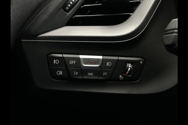 BMW 1-serie 120d High Executive M Pakket Panoramadak LED Ambient 17”LM BMW 1-serie 120d High Executive M Pakket Panoramadak LED Ambient 17”LM