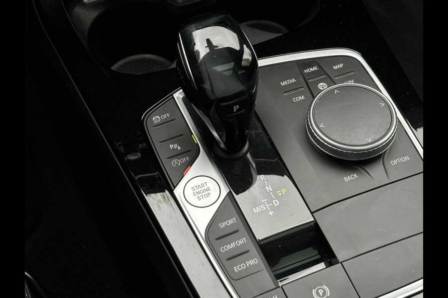 BMW 1-serie 120d High Executive M Pakket Panoramadak LED Ambient 17”LM BMW 1-serie 120d High Executive M Pakket Panoramadak LED Ambient 17”LM